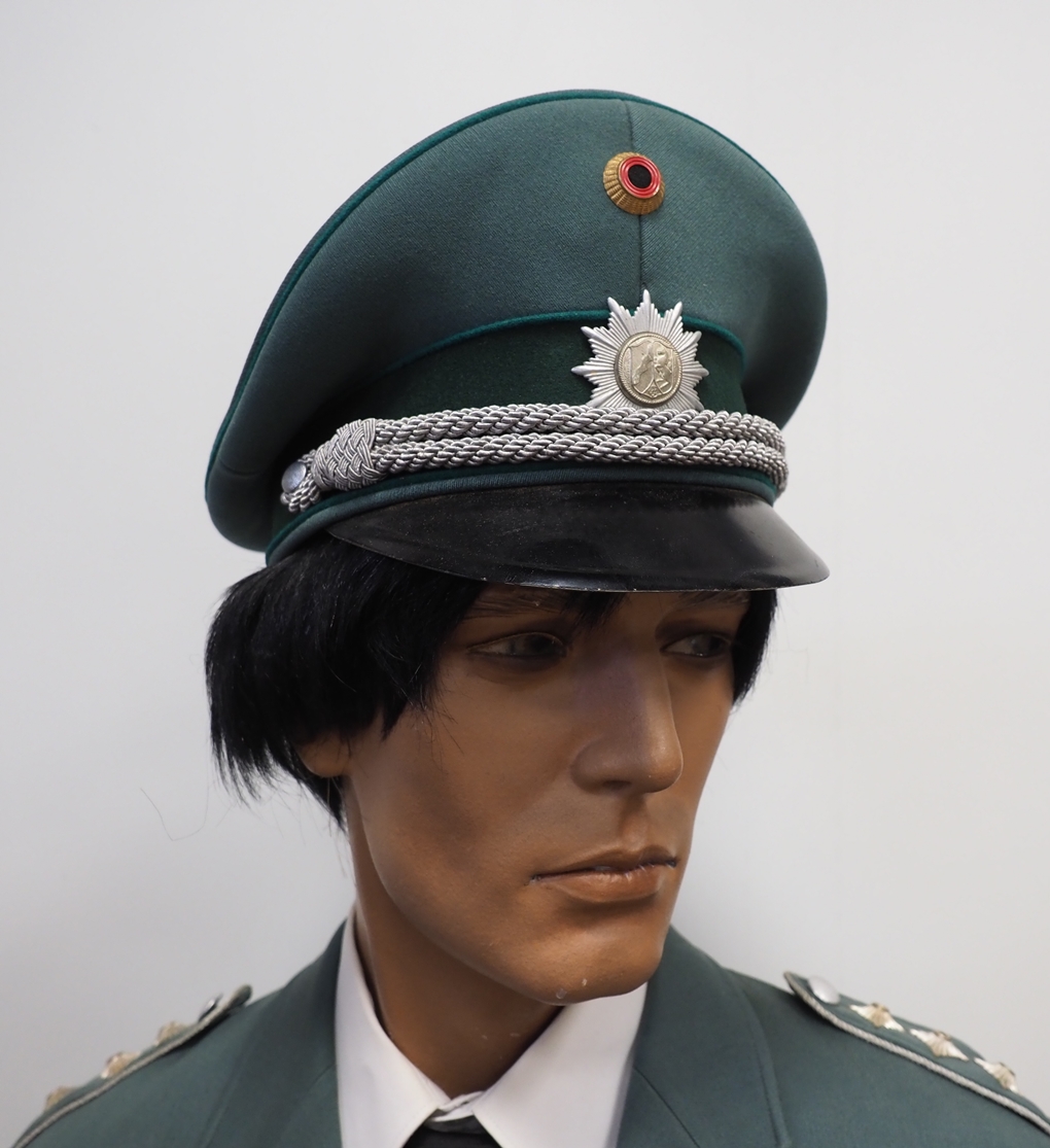Polizei: Komplette Uniform eines Hauptkommissars auf Puppe - Nordrhein-Westfalen. - Image 2 of 4