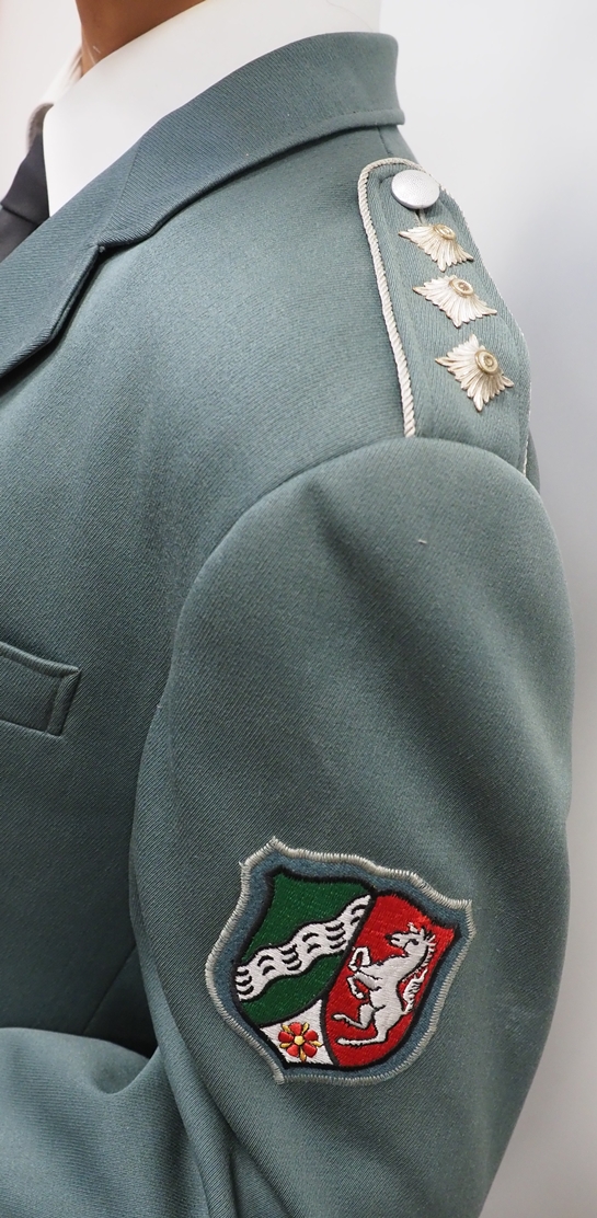 Polizei: Komplette Uniform eines Hauptkommissars auf Puppe - Nordrhein-Westfalen. - Image 3 of 4