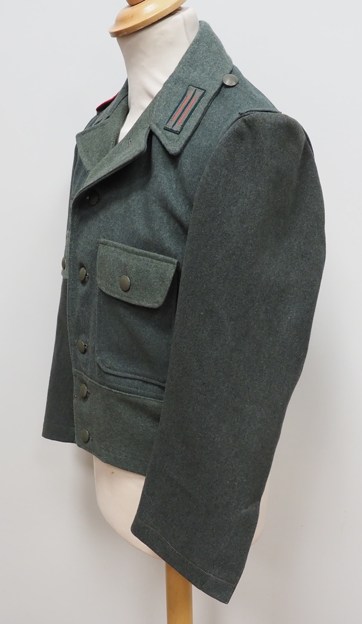 Wehrmacht: Feldbluse M44 für einen Gefreiten der Artillerie- Kammerstück. - Image 3 of 6