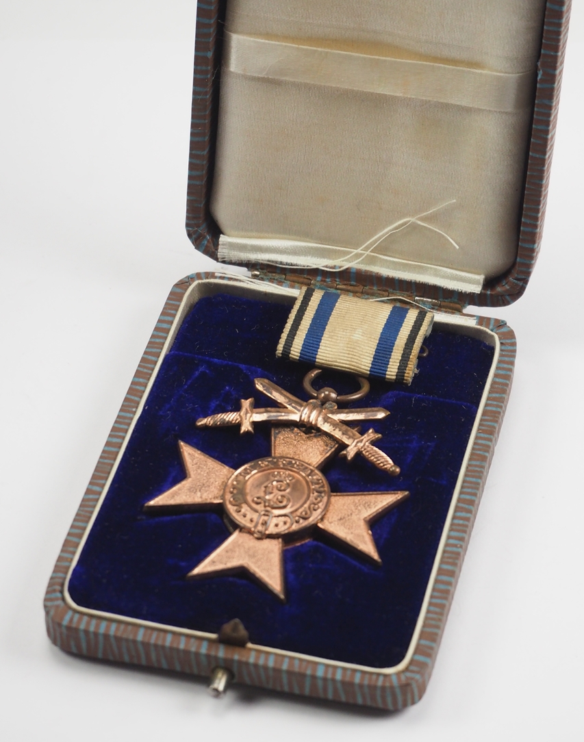 Bayern: Militär-Verdienstkreuz, 3. Klasse mit Schwertern, im Etui. - Image 2 of 3