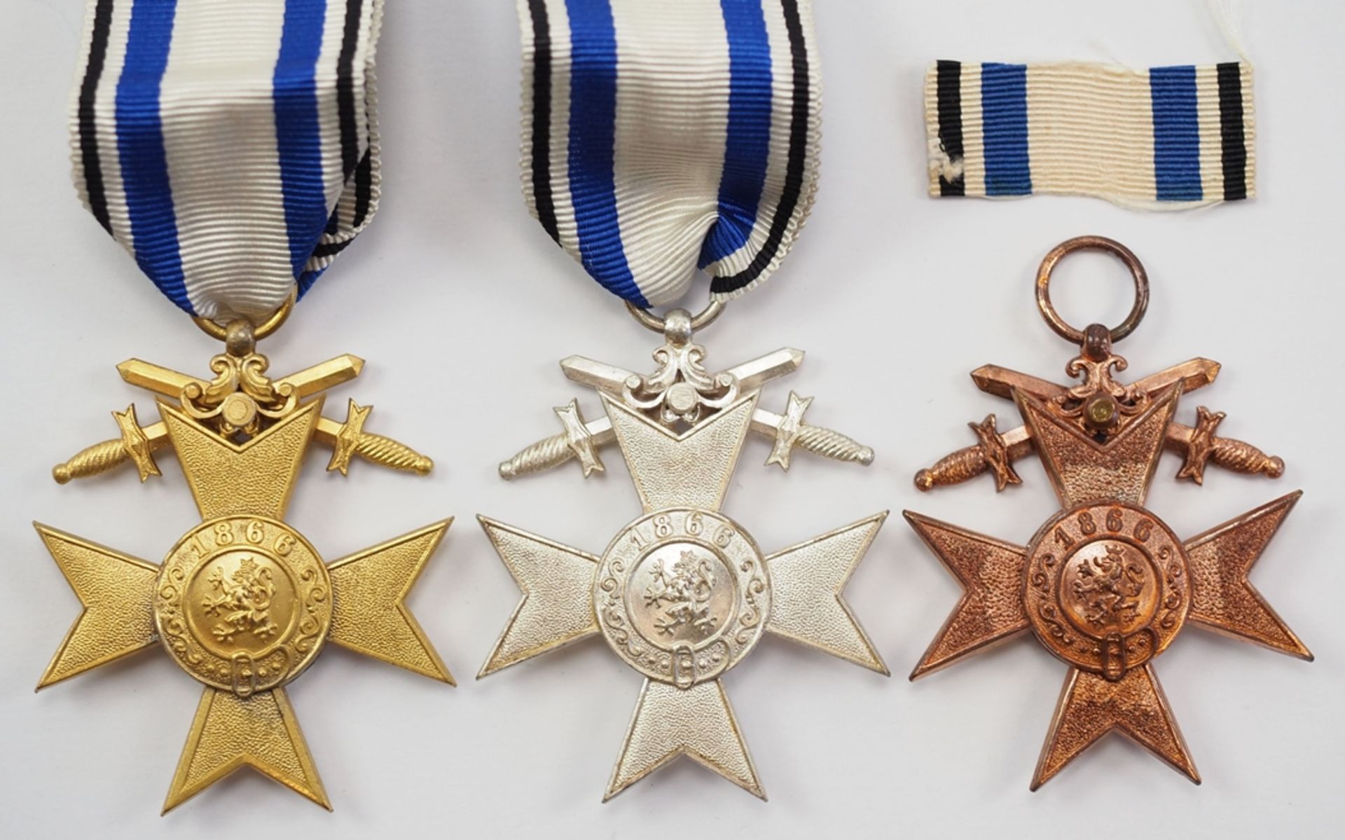 Bayern: Militär-Verdienstkreuz, 1., 2. und 3. Klasse, mit Schwertern. - Bild 2 aus 2