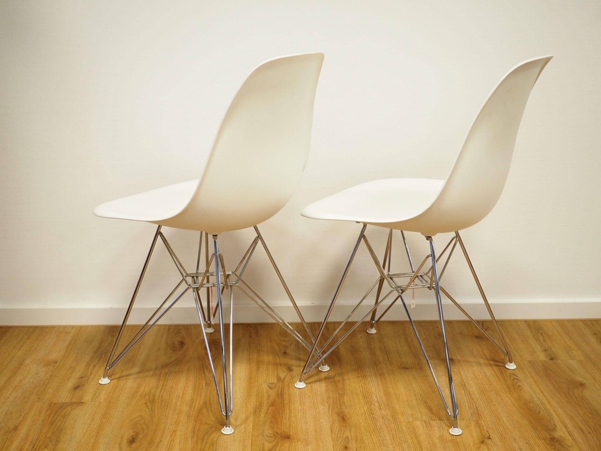 Vitra: zwei "Eames Plastic Chair". - Image 3 of 6