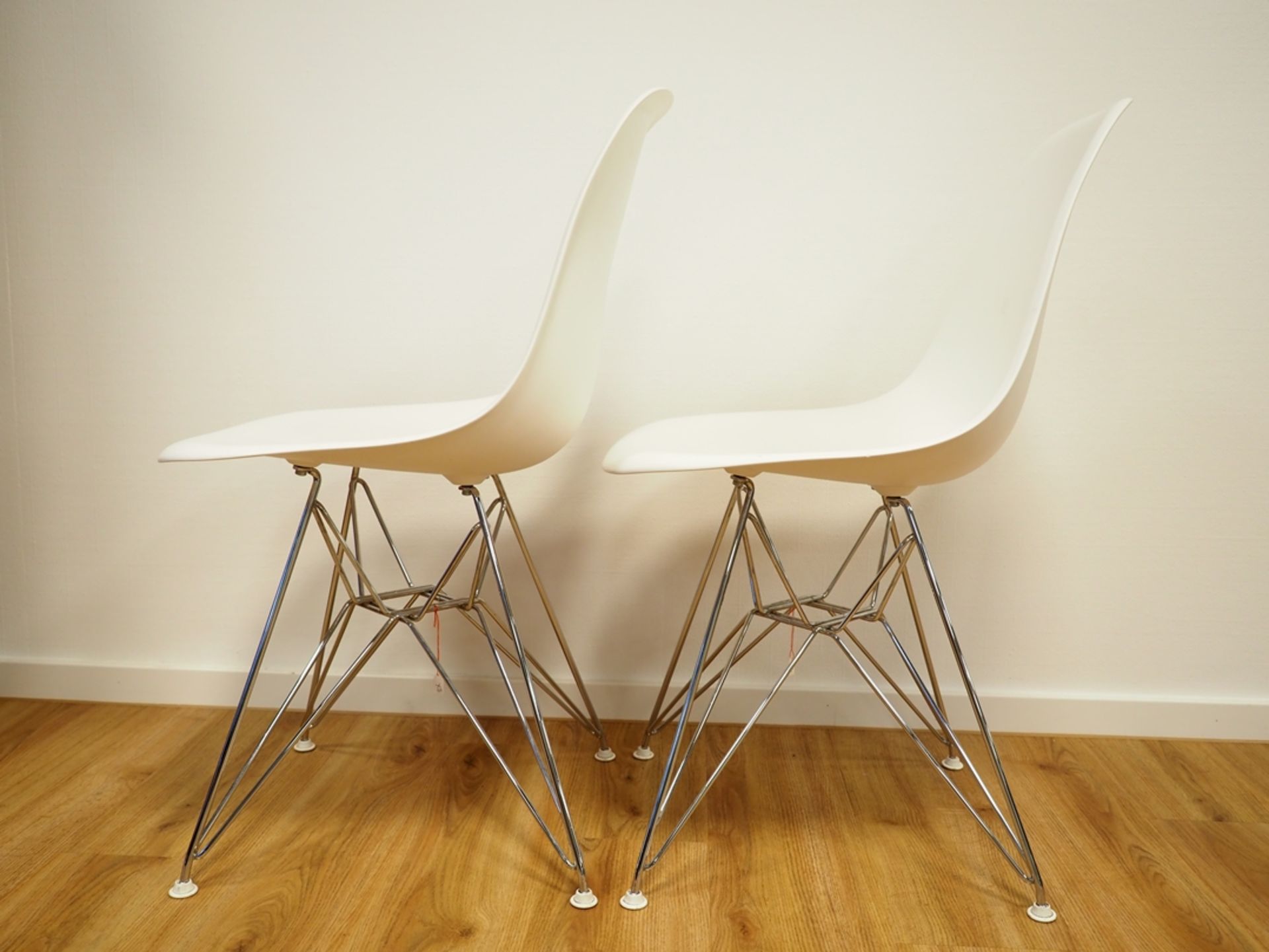 Vitra: zwei "Eames Plastic Chair". - Image 2 of 6