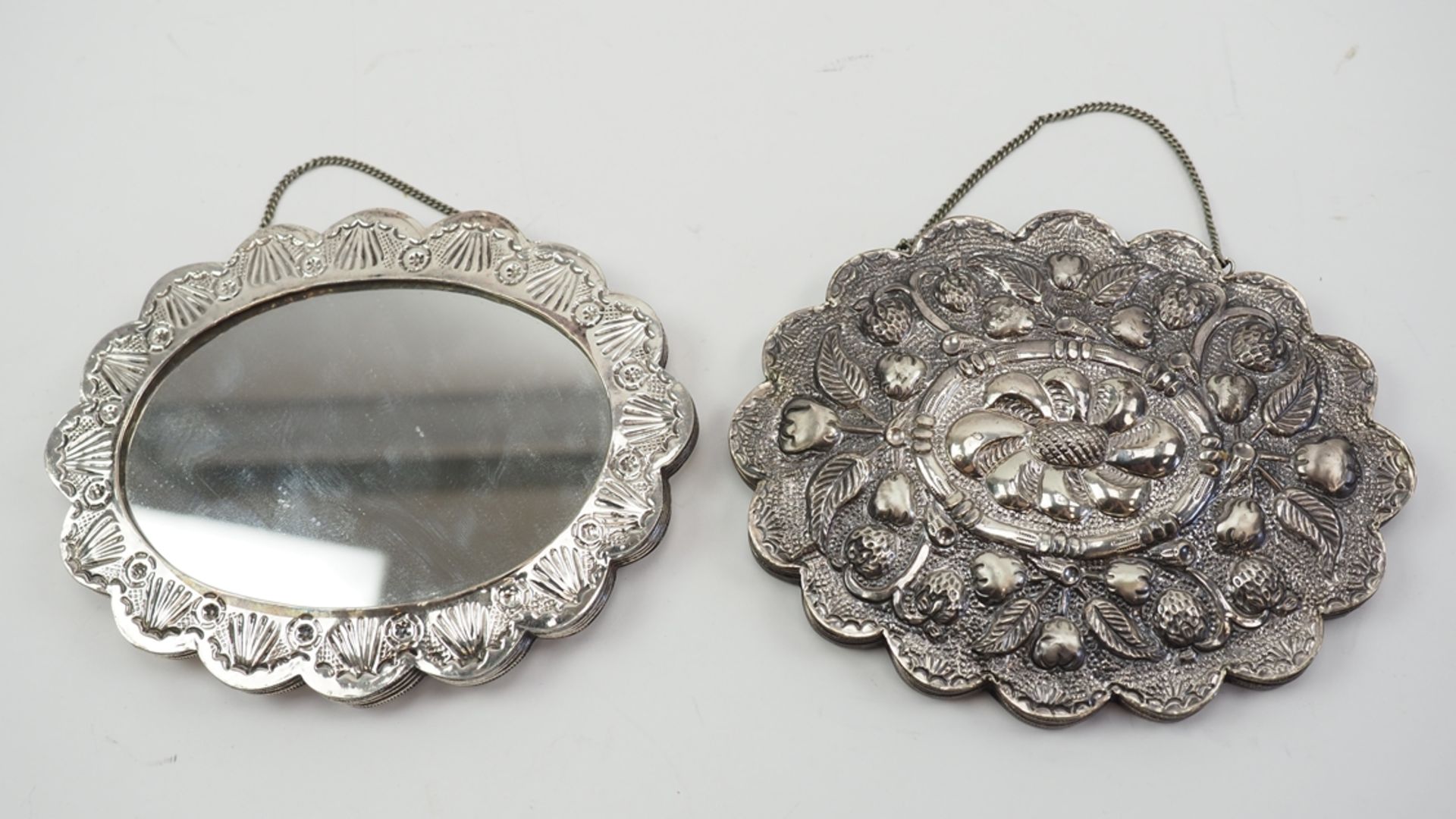 Zwei türkische Spiegel mit Kette, 900er Silber. - Image 2 of 5
