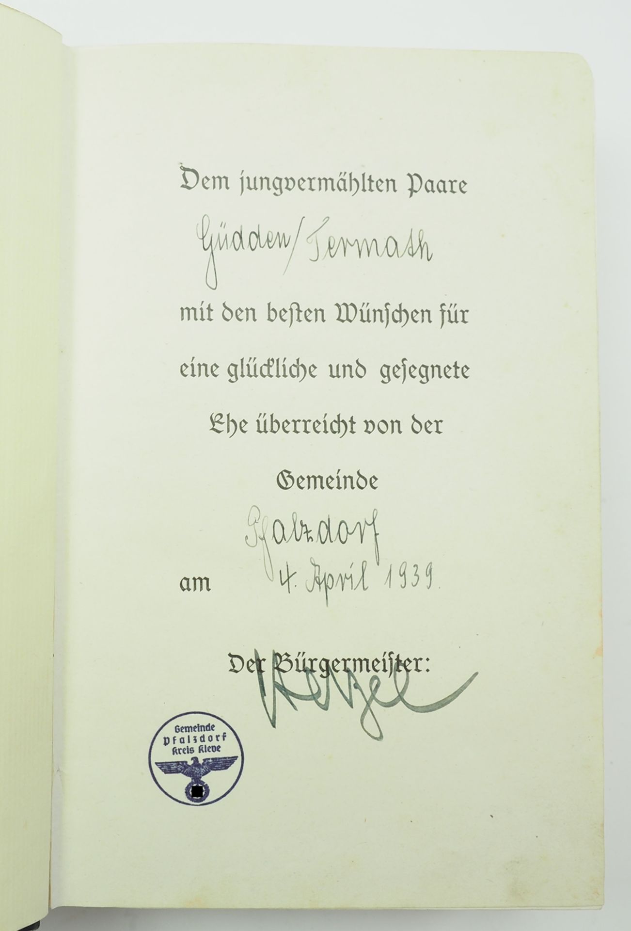 Hitler, Adolf: Mein Kampf - Hochzeitsausgabe Gemeinde Pfalzdorf, Kreis Kleve. - Image 2 of 3