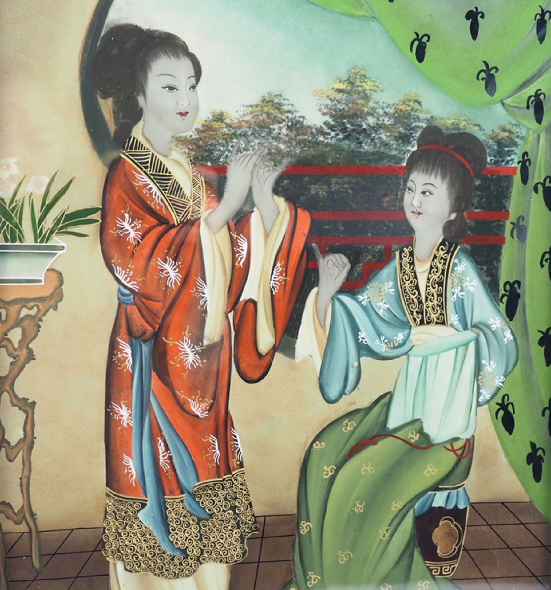 Hinterglasmalerei, zwei Japanerinnen in Unterhaltung, um 1900. - Image 3 of 5