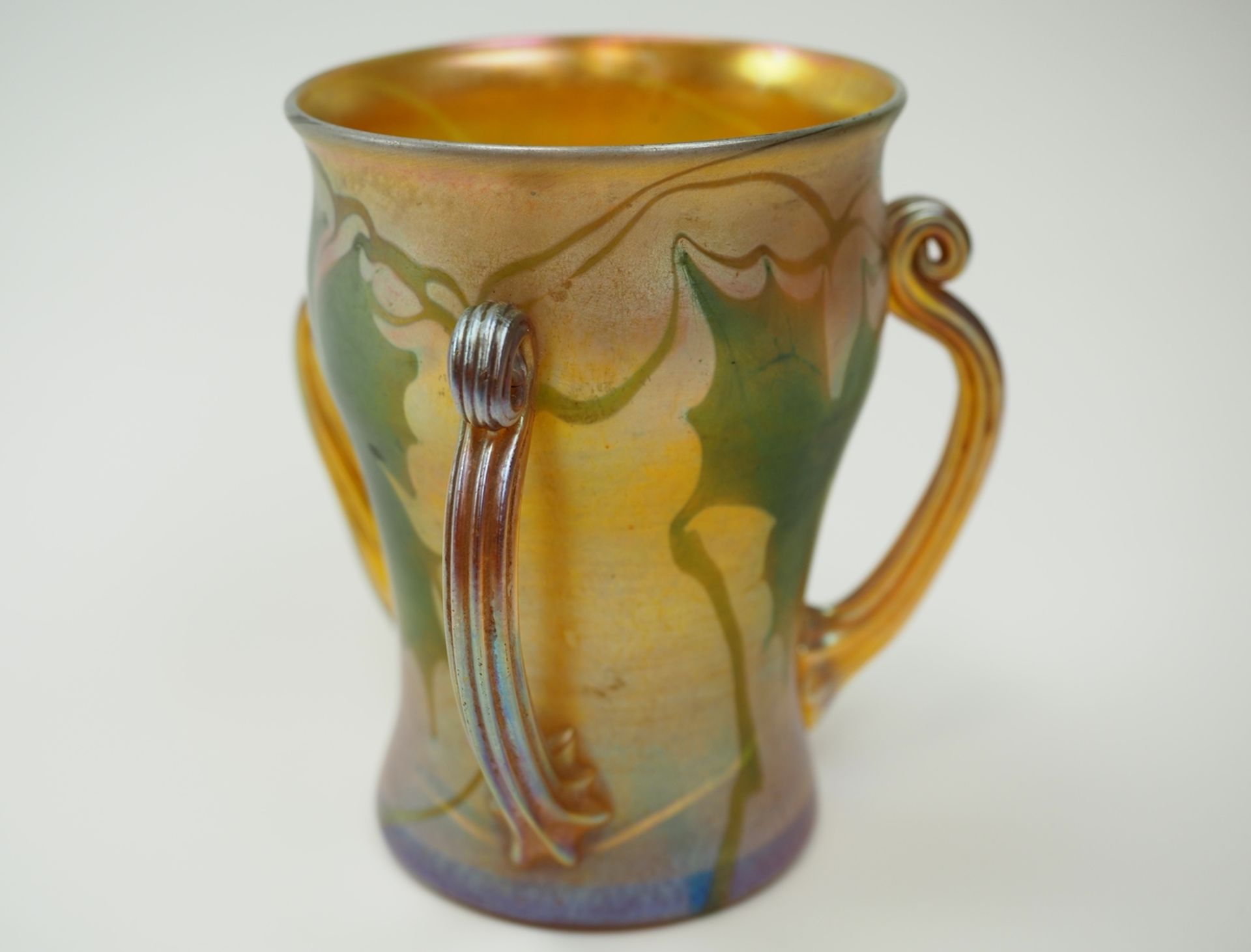 Tiffany Studios NY: Vase mit drei Henkeln u. Dekor "Favrile". - Image 4 of 6