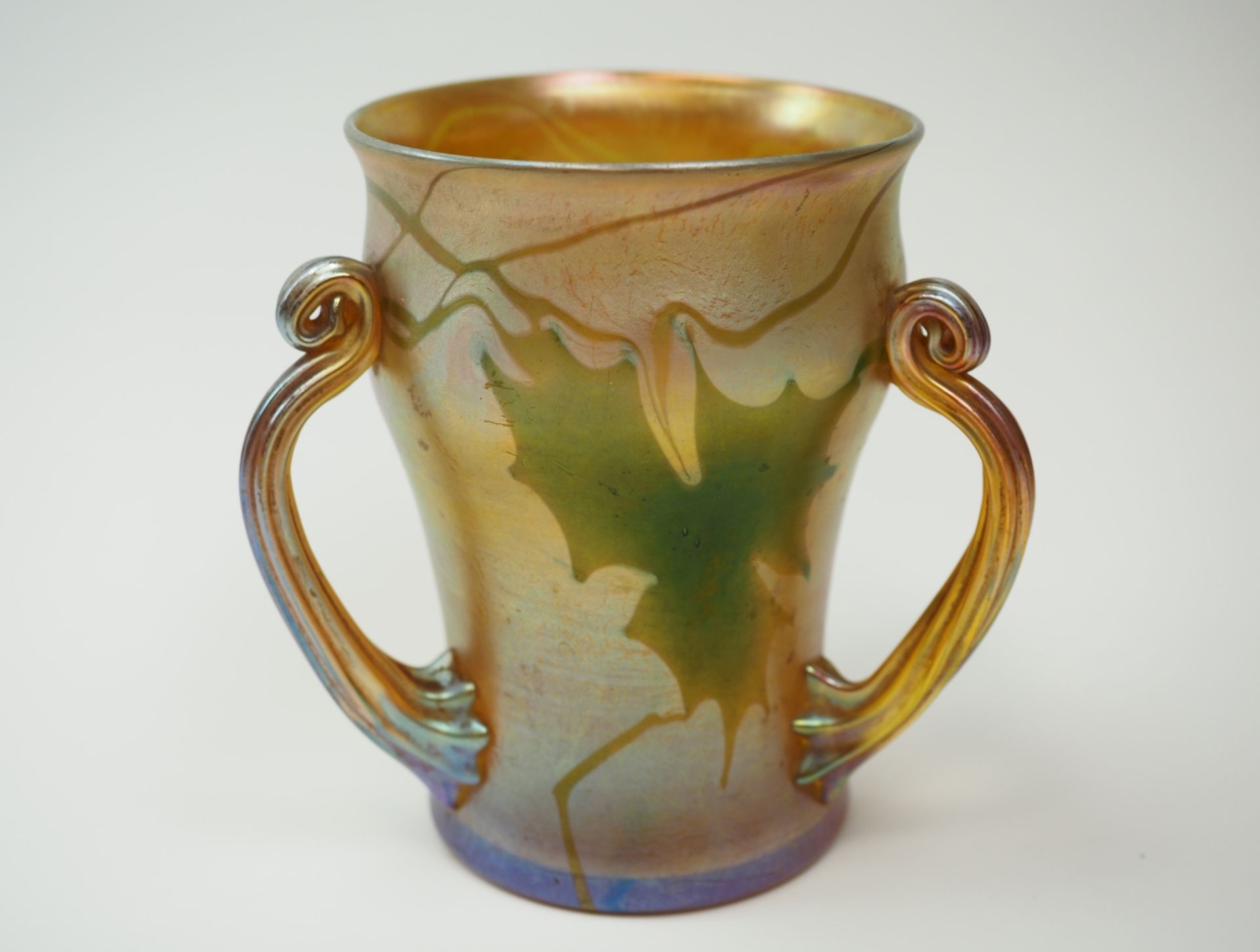 Tiffany Studios NY: Vase mit drei Henkeln u. Dekor "Favrile". - Image 2 of 6