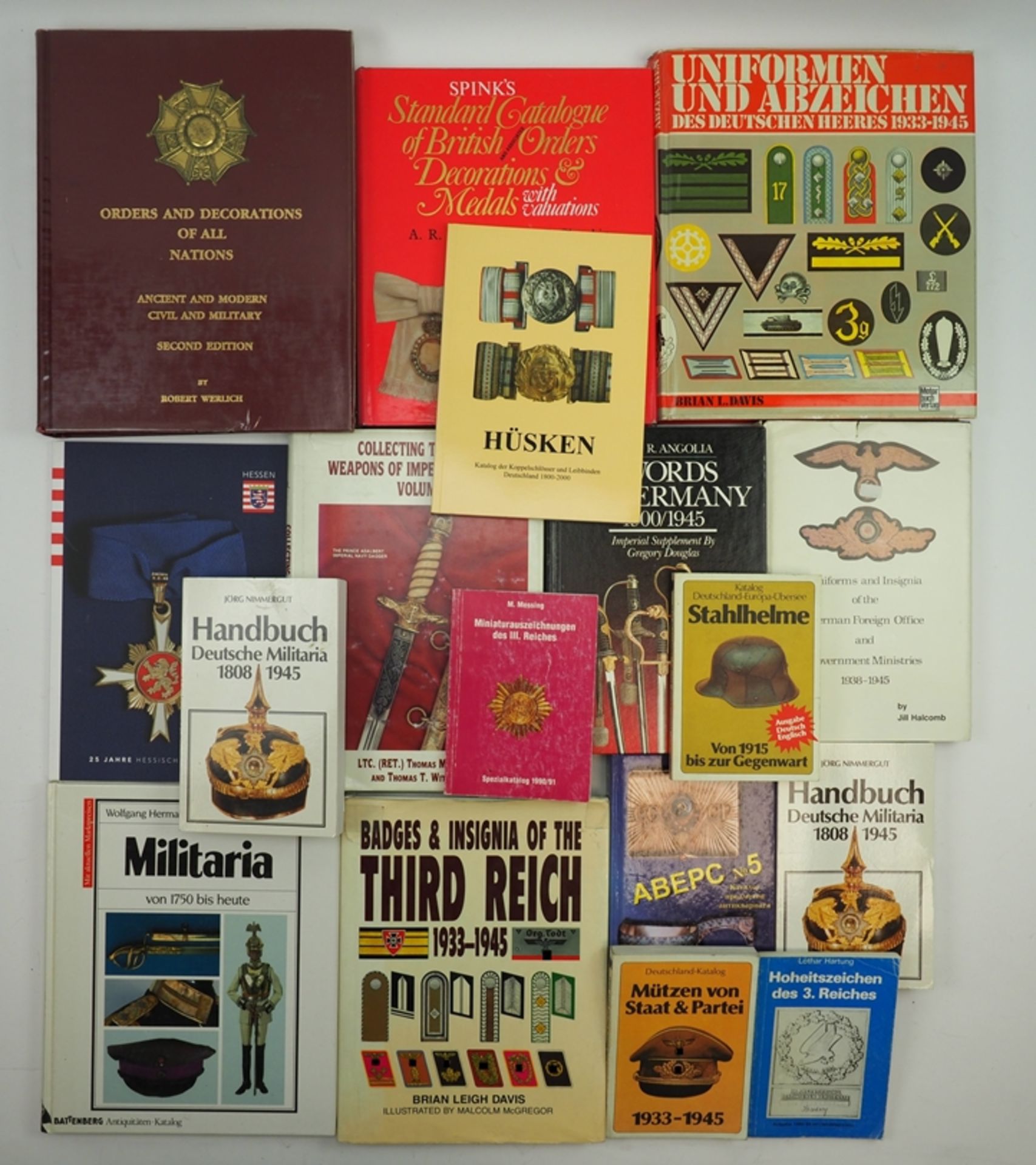 Lot Militaria-Fachliteratur.