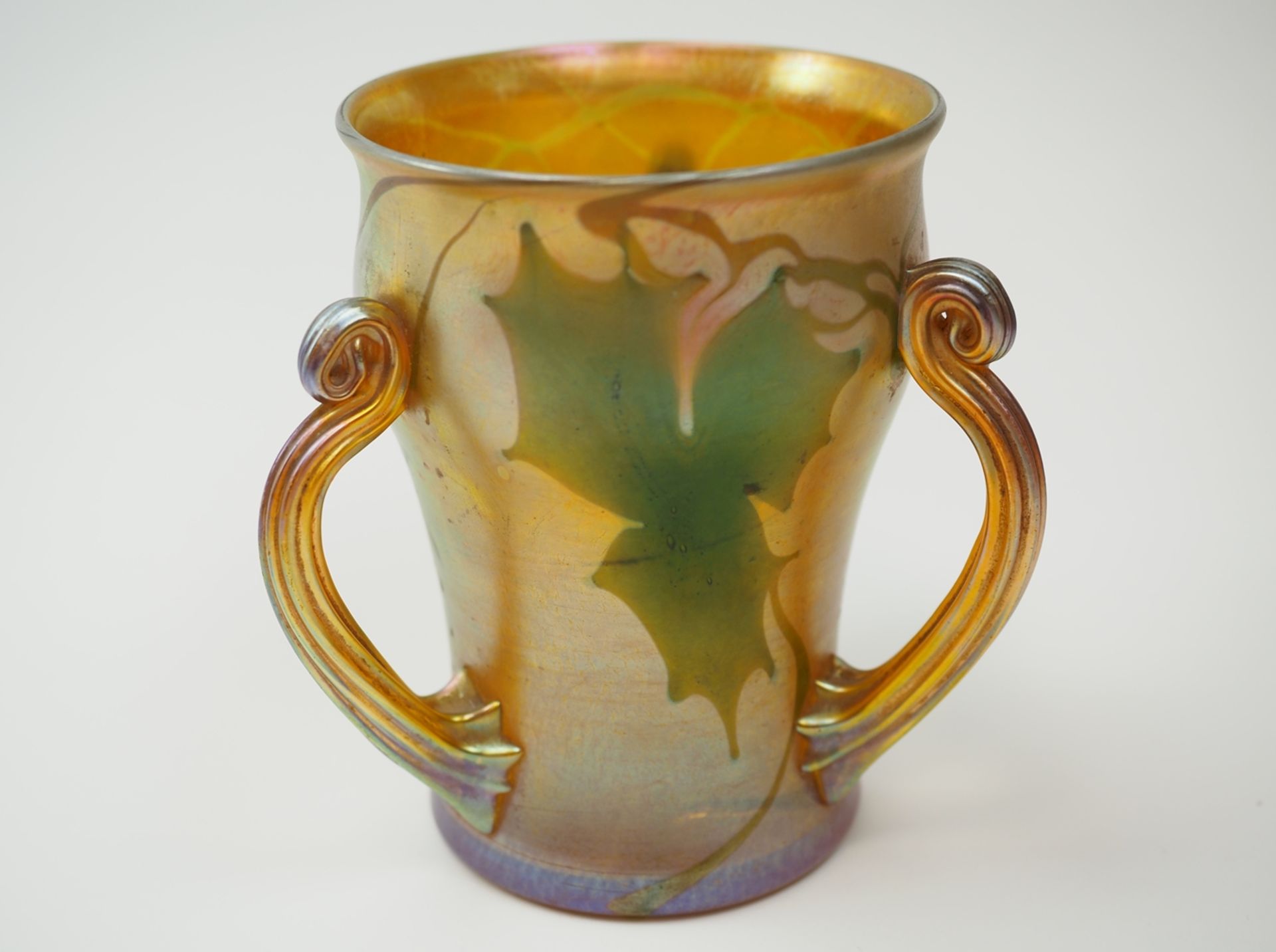 Tiffany Studios NY: Vase mit drei Henkeln u. Dekor "Favrile".