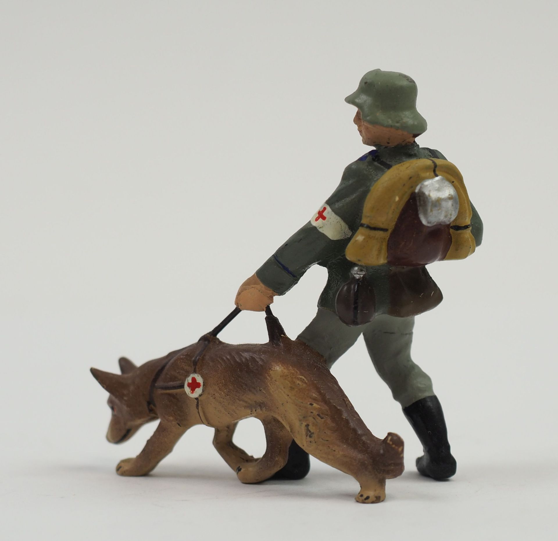 Lineol: Wehrmacht Sanitäter mit Hund. - Image 2 of 2