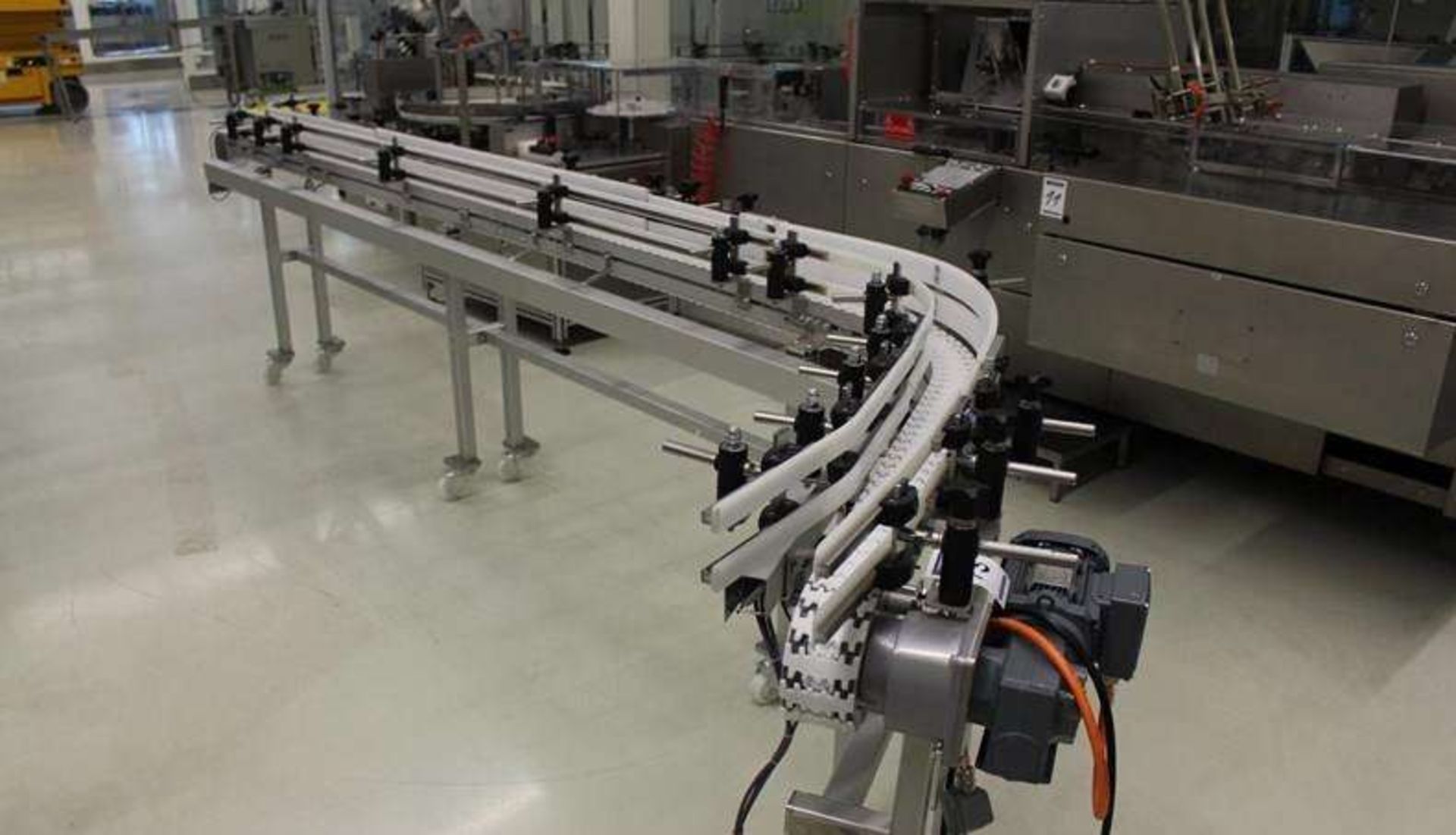 Flexlink Conveyors System / Selection - incl. 2 x 5 Metre, 2 x 90° conveyors - Image 8 of 10