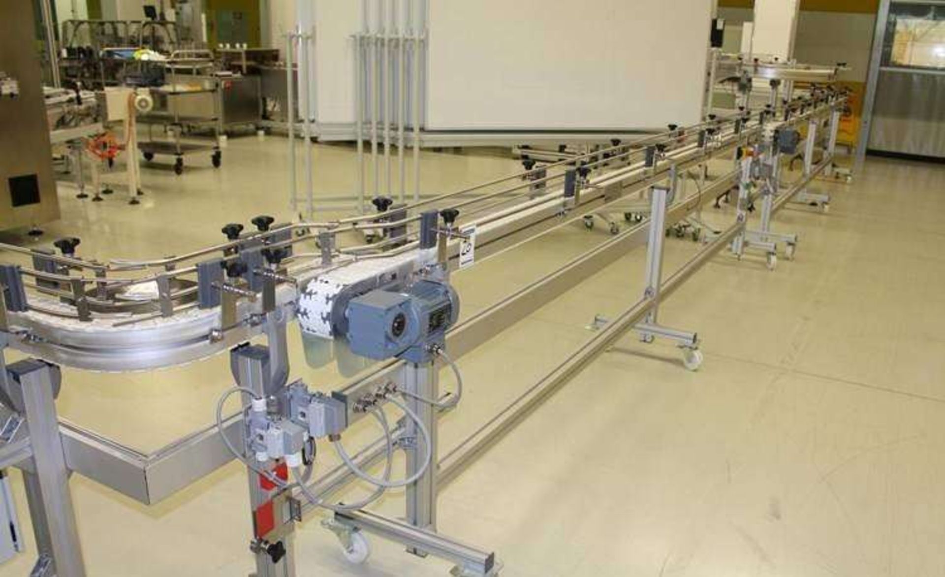 Flexlink Conveyors System / Selection - incl. 2 x 5 Metre, 2 x 90° conveyors - Image 3 of 10