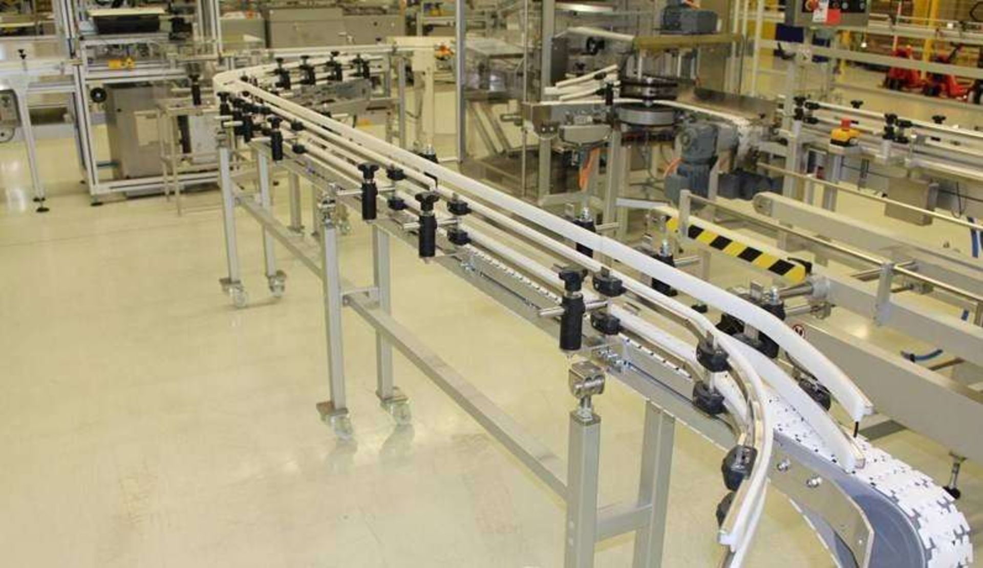 Flexlink Conveyors System / Selection - incl. 2 x 5 Metre, 2 x 90° conveyors - Image 6 of 10