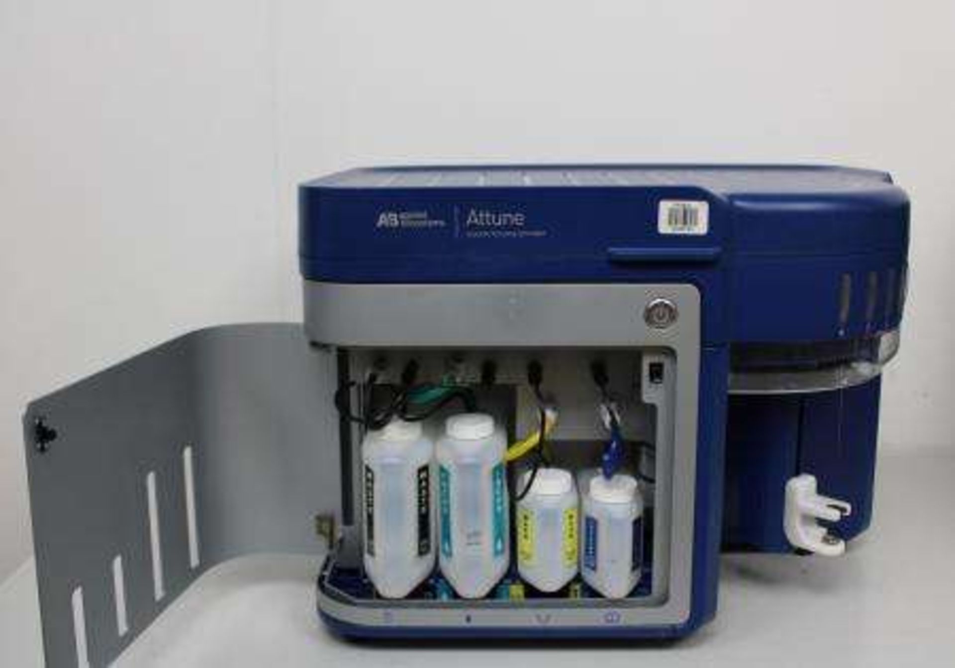 Attune Acoustic Focusing Cytometer - Image 2 of 8