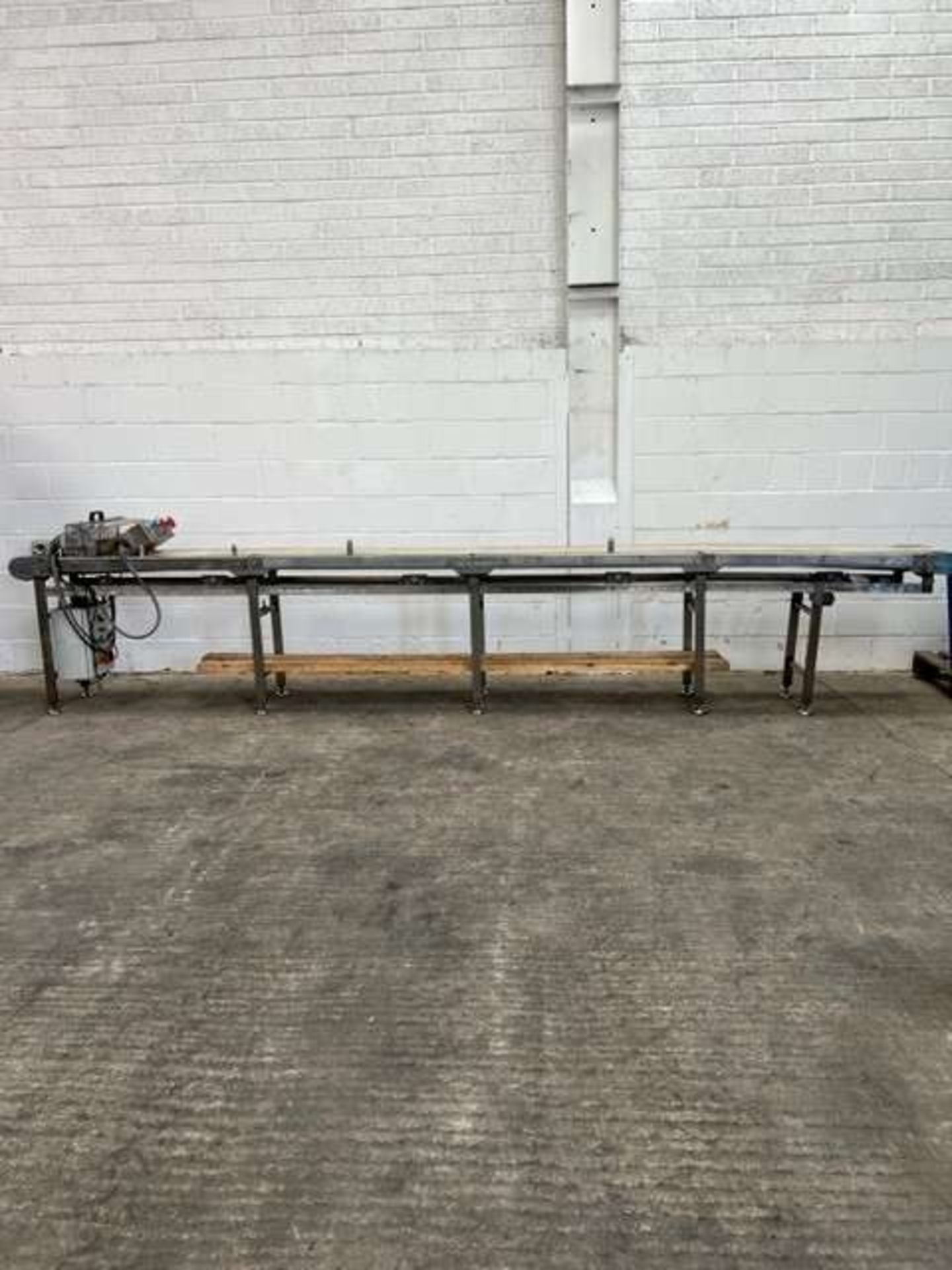 4 Metre Stainless Steel Wide Belt Rubber Conveyor - Image 2 of 4