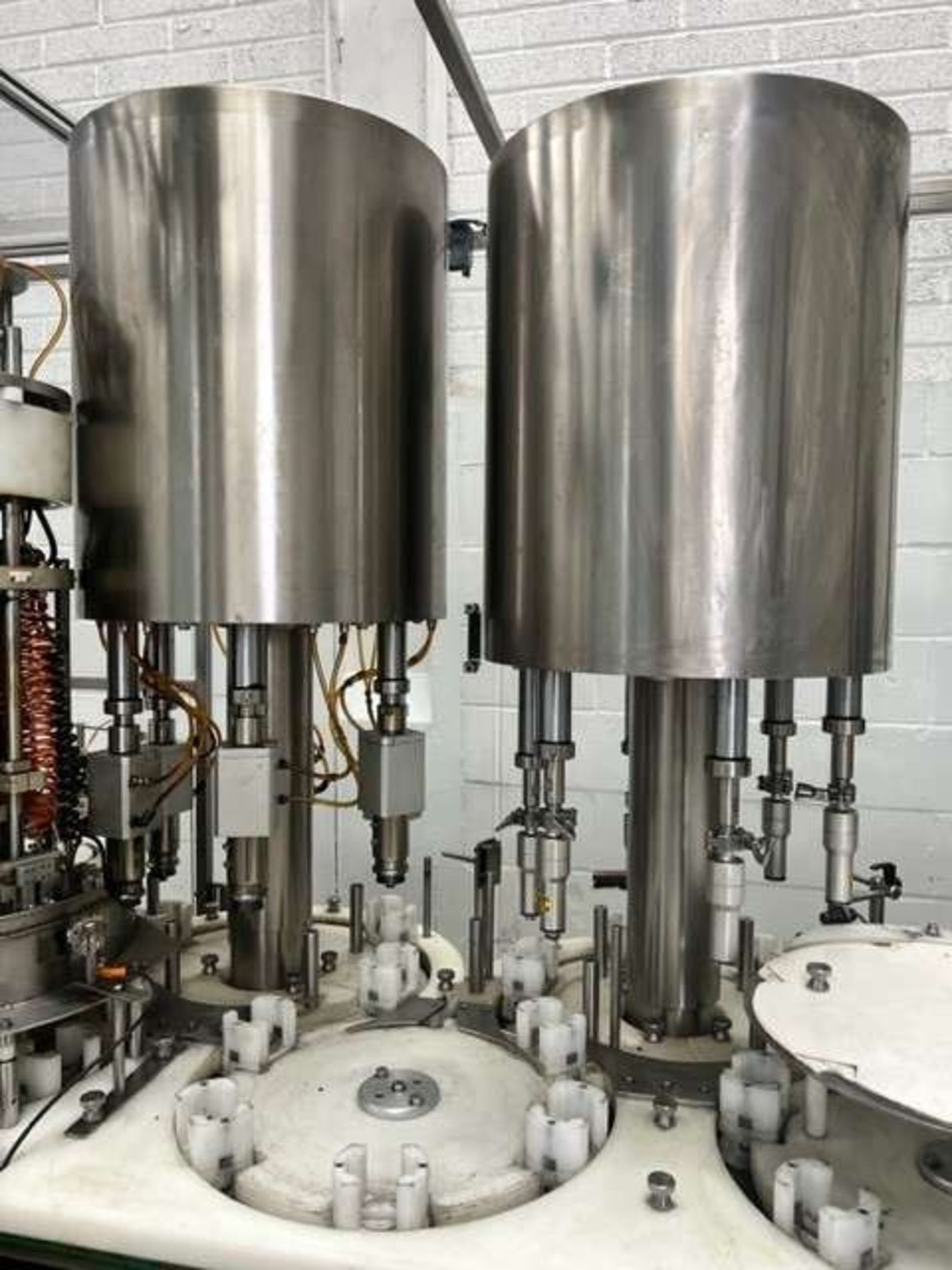 Description: Omas GRFC6-655 is a continuous motion rotary monoblock with output up to 220 bottles - Image 2 of 32