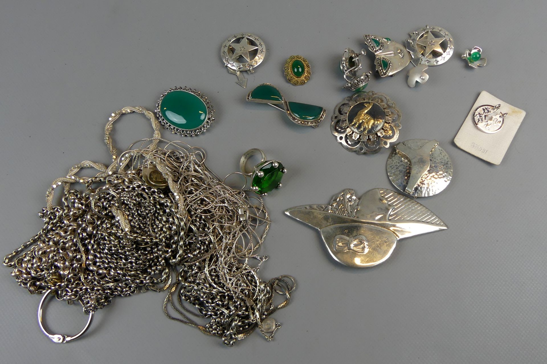 Silberschmuck mit Schmuckkiste, Leder bezogen, Wappendarstellungen, - Bild 3 aus 3