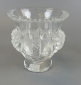 Kleine Vase, Glas, Lalique France, satinierte umlaufende Vogeldarstellungen,