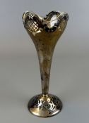 Vase mit Glaseinsatz, Jugendstil, 800er Silber, Halbmond/Krone, ca. 90 g.,