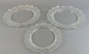 3 Teller, Glas, Lalique France, Ritzsig., satinierter Rand mit Blattverzierungen,