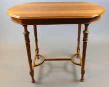Tisch, oval, vier kannelierte Beine, England, H. 78, B. 100, T. 59 cm