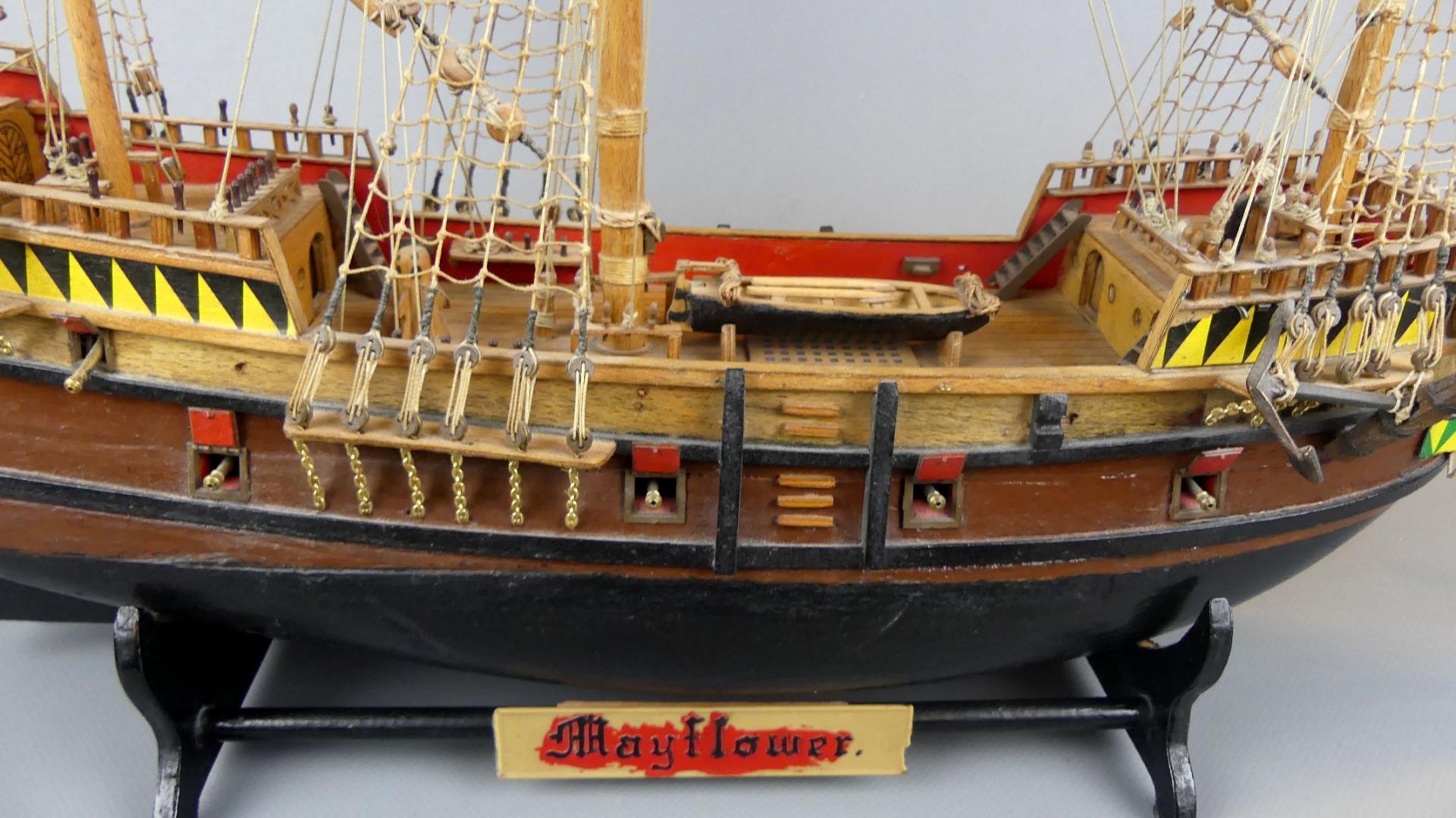 Segelschiff, "Mayflower", 3-Master, Holz, aufwendig gearbeitet, auf Holzständer, - Image 2 of 3