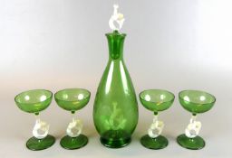Karaffe mit 4 Aperitif Gläsern, grünes Glas, Blüten- /Blattdekor,