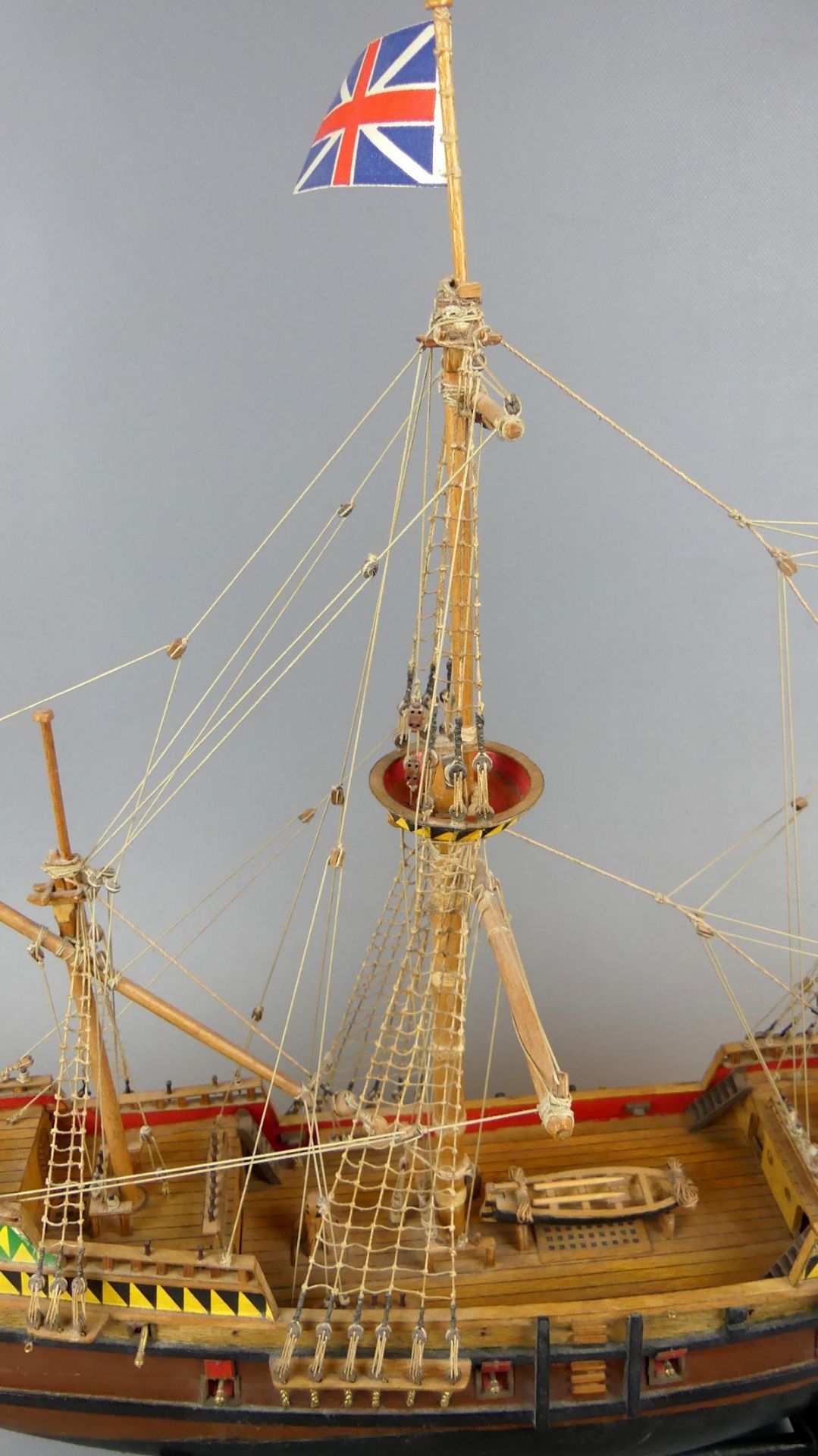Segelschiff, "Mayflower", 3-Master, Holz, aufwendig gearbeitet, auf Holzständer, - Image 3 of 3