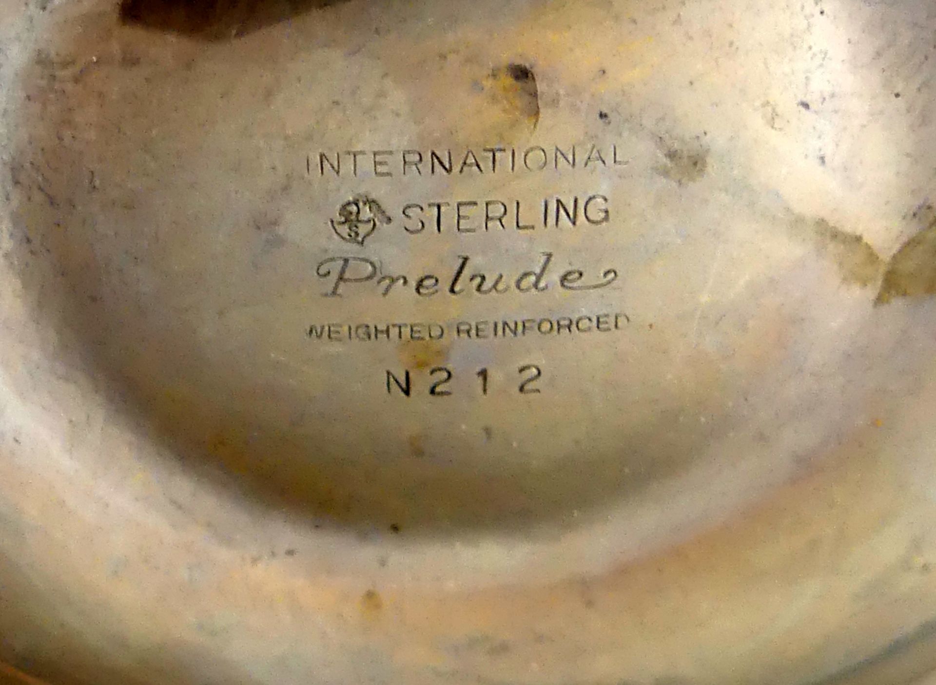 Paar kleine Kerzenleuchter, Sterling Silber, verzierter Fuß, H. ca. 9 cm, - Bild 3 aus 3