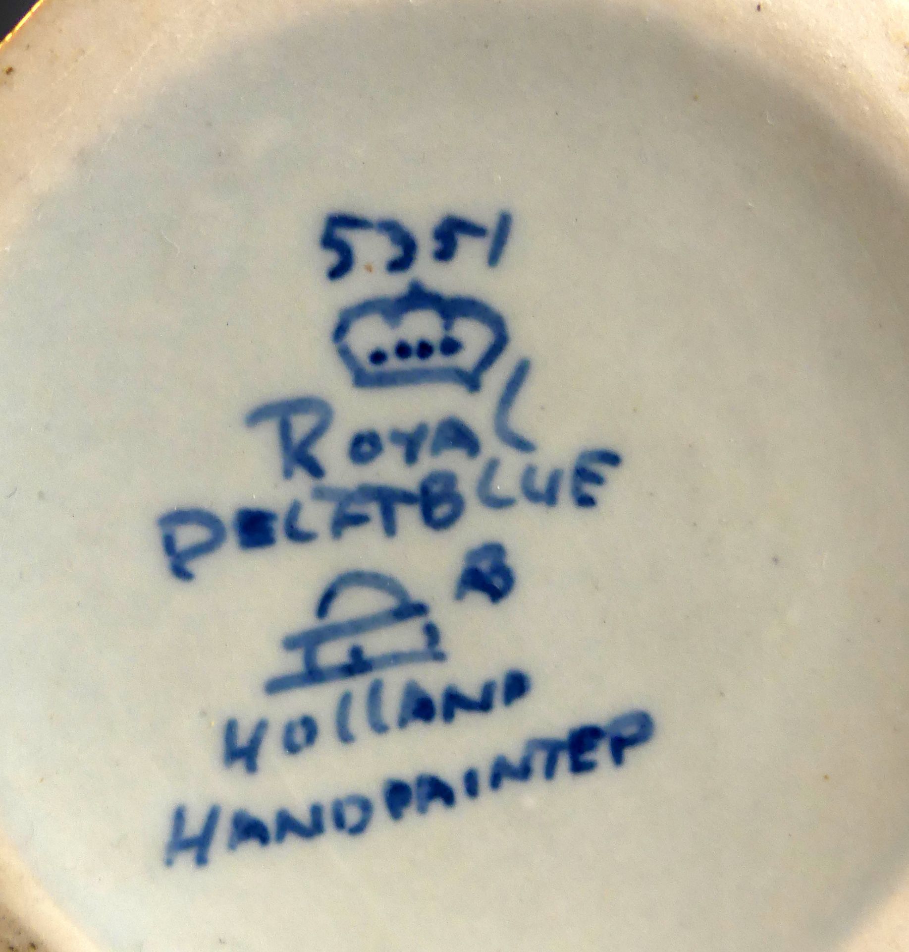 Konvolut von 7 Delfter Porzellan Teilen, u.a. Vasen, Deckelgefäßen, - Bild 4 aus 4
