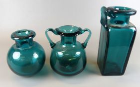 2 Vase und Krug, Ichendorfer Glashütte, dickwandiges türkisblaues Glas,