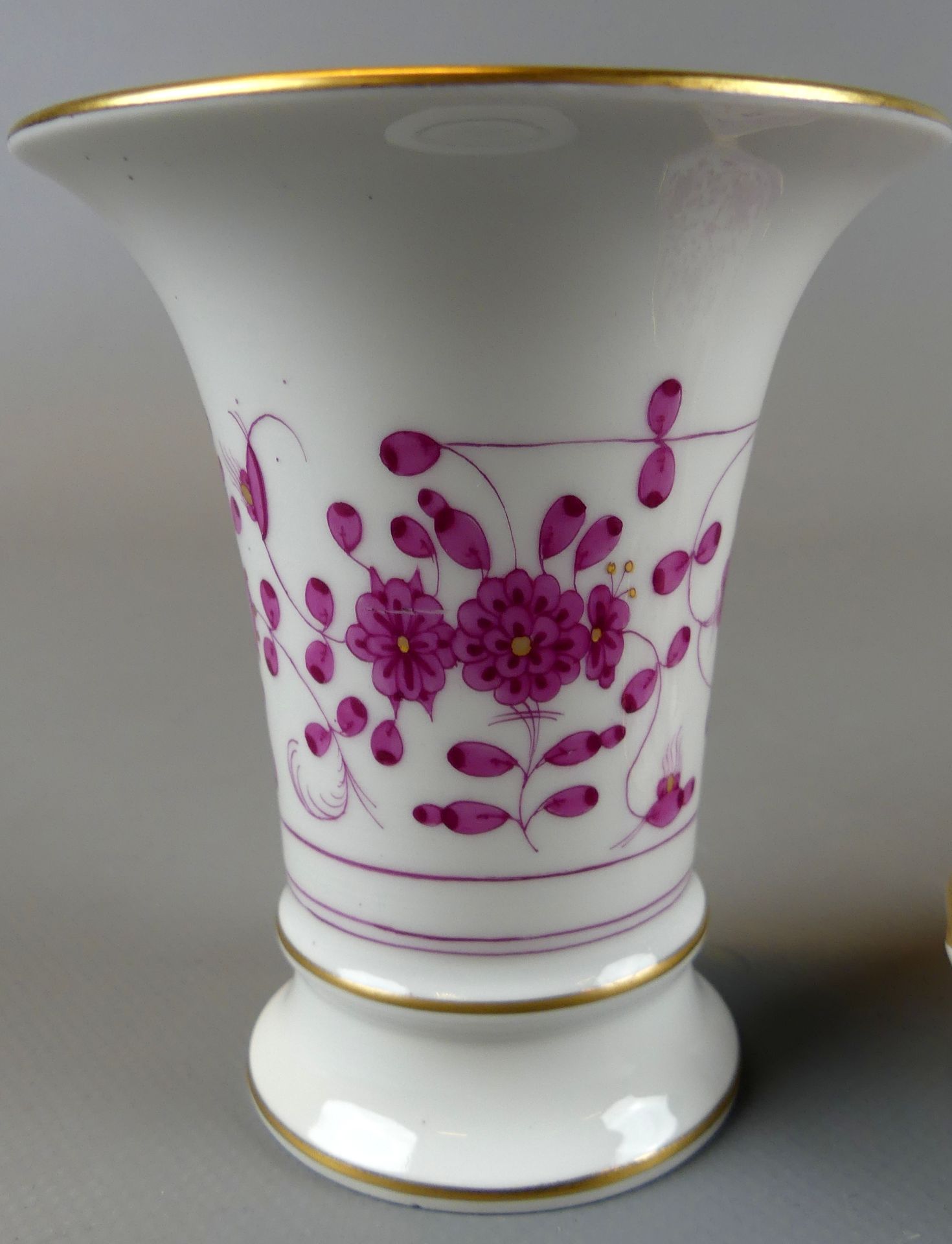 Porzellanvase und kleine Nussschale, Meissen, indische Blume, Purpur, - Bild 2 aus 3