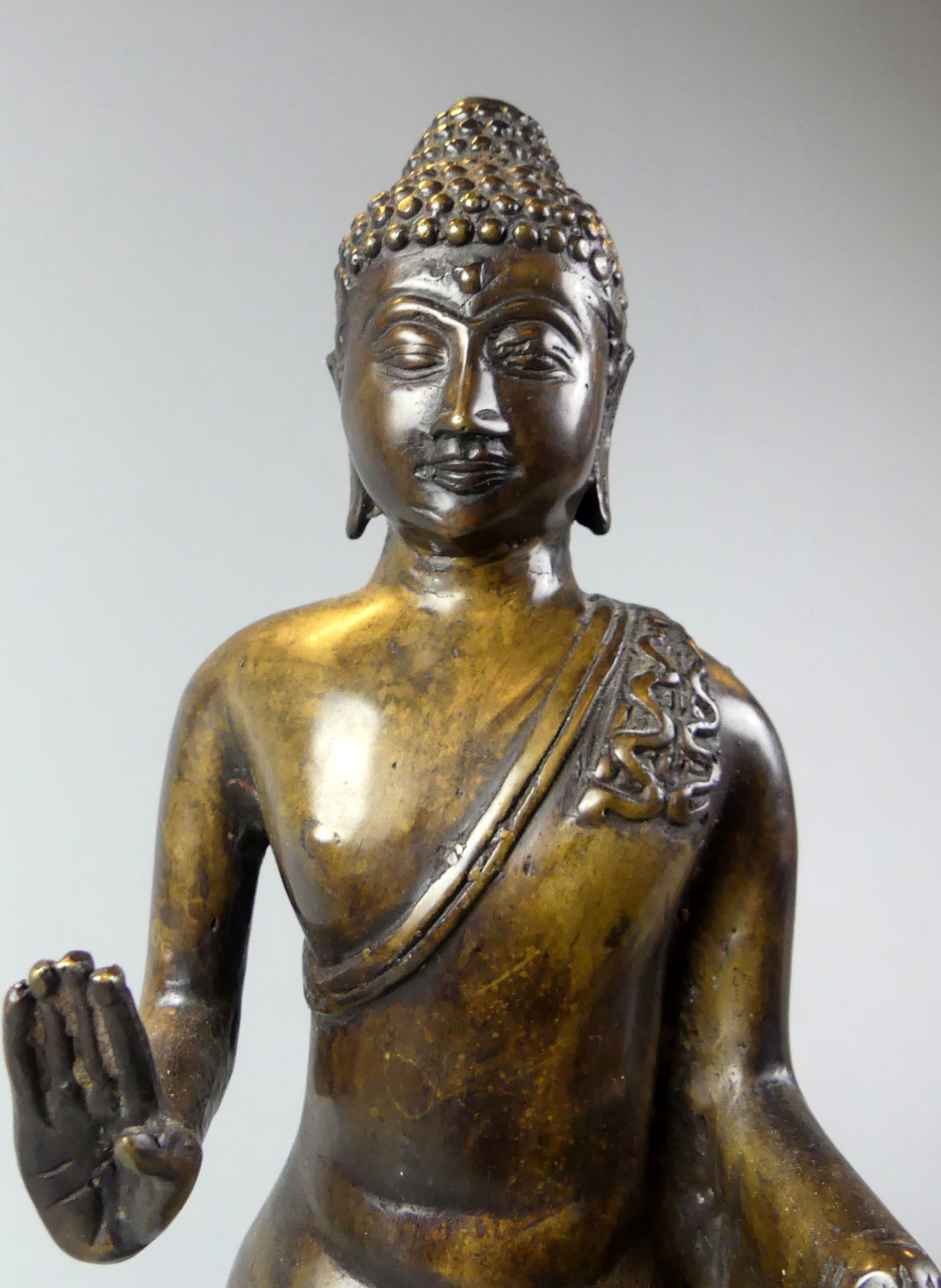 Stehender Buddha, Geste der Schutzgewährung (abhaya mudra), - Image 3 of 4