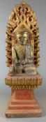 Sitzender Buddha, Geste der Schutzgewährung (abhaya mudra), Holz geschnitzt,