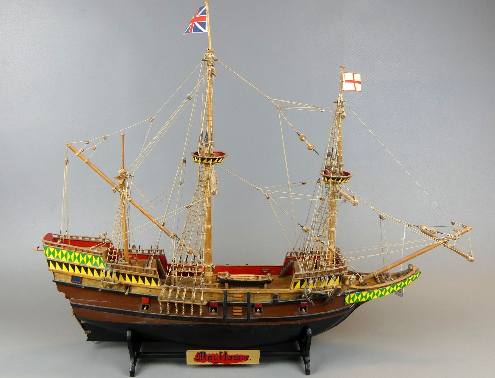 Segelschiff, "Mayflower", 3-Master, Holz, aufwendig gearbeitet, auf Holzständer,