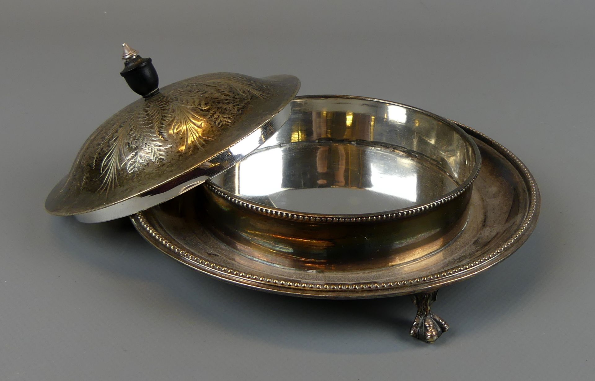 Butterschale mit Deckel, England, plated, drei Tatzenfüße, Perlrand,