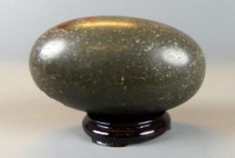 Lingam Stein mit roter Markierung, Indien, L. ca. 12 cm,