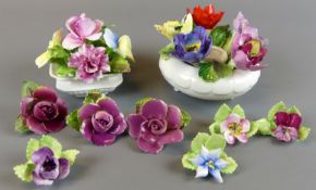 Konvolut von plastischen Blumen, Porzellan, verschiedene Farben und Manufakturen,