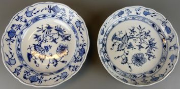 2 Schalen, Meissen (ausgeschrieben), Zwiebelmusterdekor, reiche,