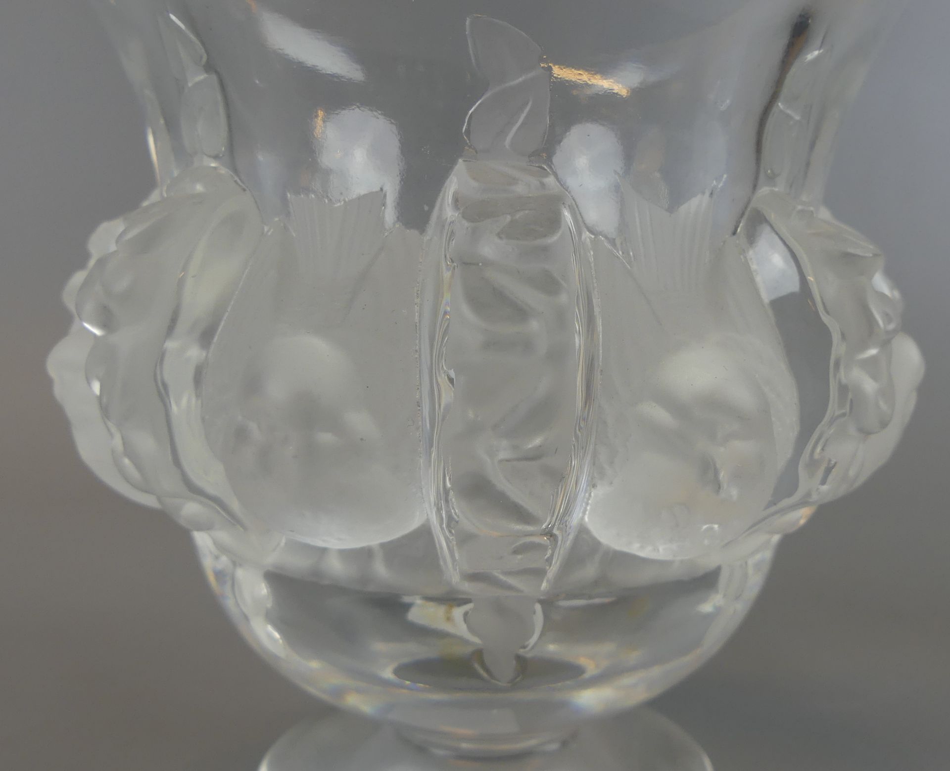 Kleine Vase, Glas, Lalique France, satinierte umlaufende Vogeldarstellungen, - Image 2 of 4