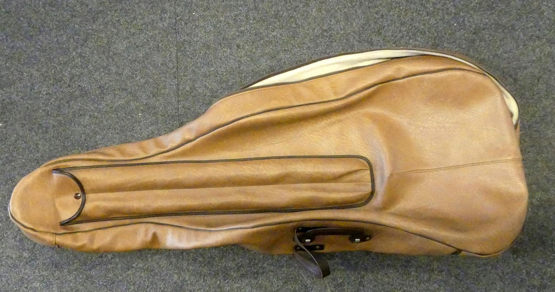Kinder-Cello, mit Zettelinschrift, Oberfläche restauriert, H. ca. 113 cm, - Bild 5 aus 5