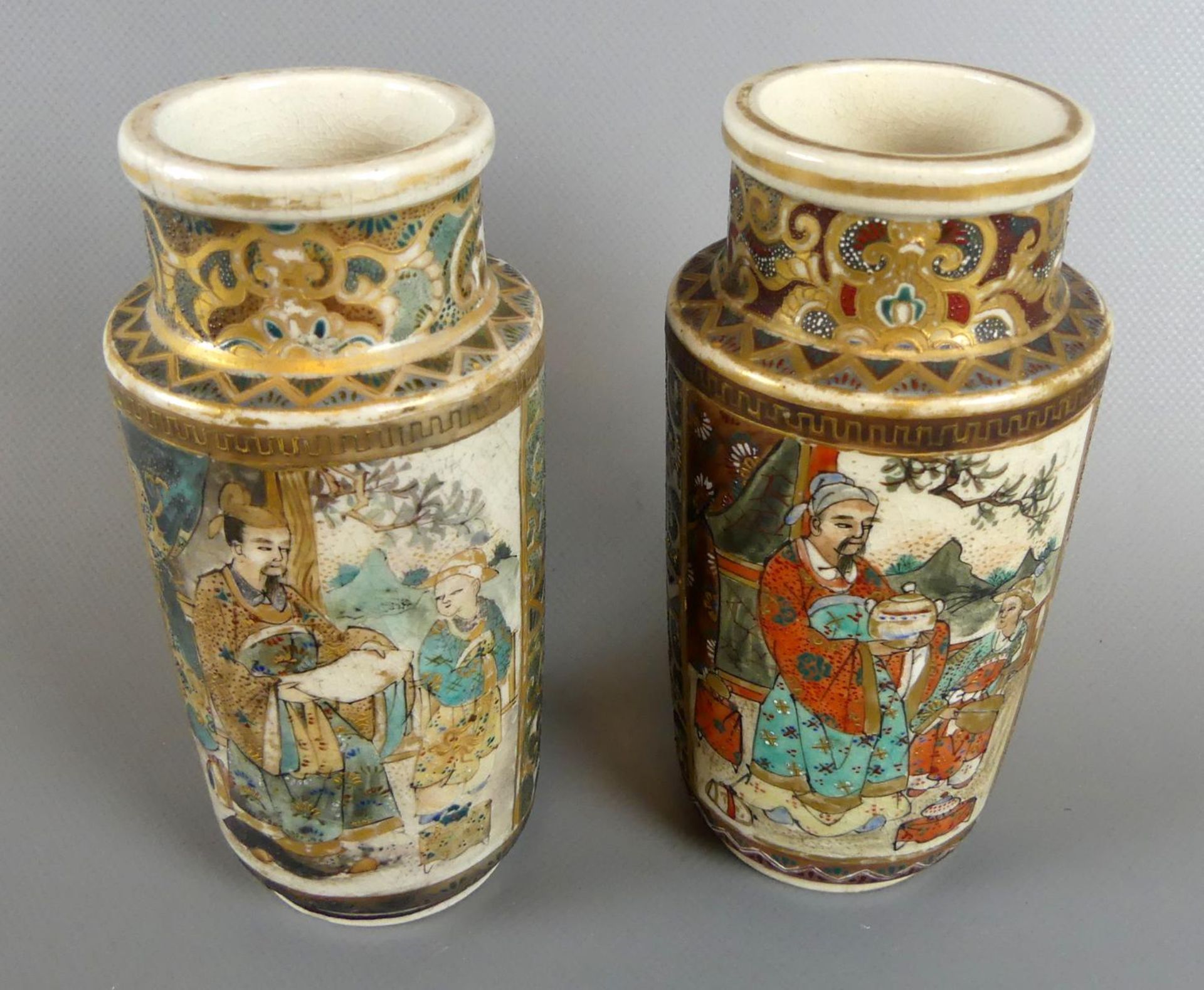 Paar Vasen, Cloisonné, verschiedene asiatische Darstellungen,