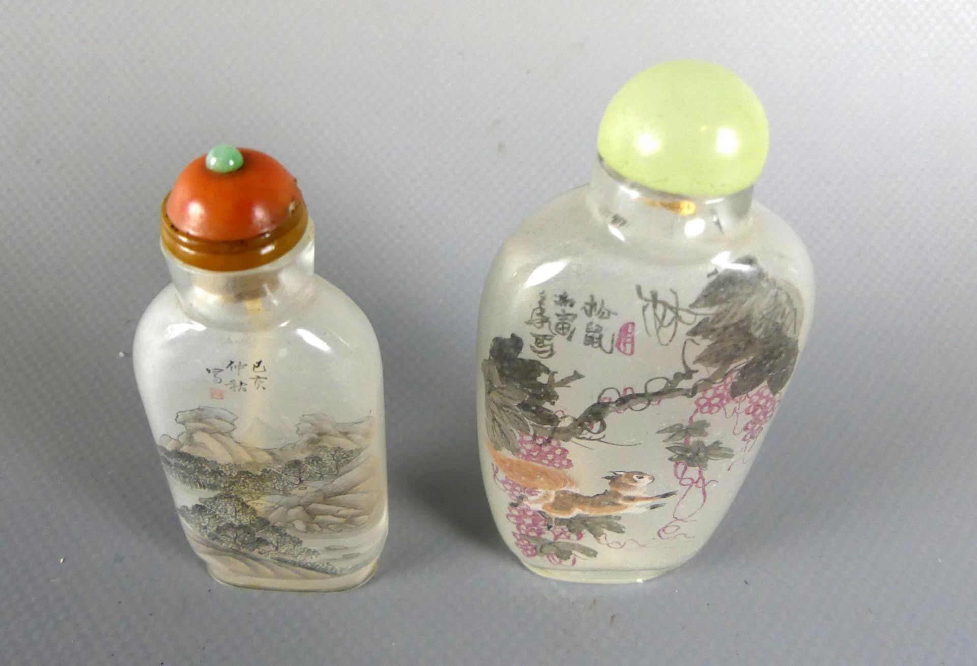 2 Snuffbottles, China, hinter Glasmalerei, Eichhörnchen/Landschaft, - Image 2 of 3