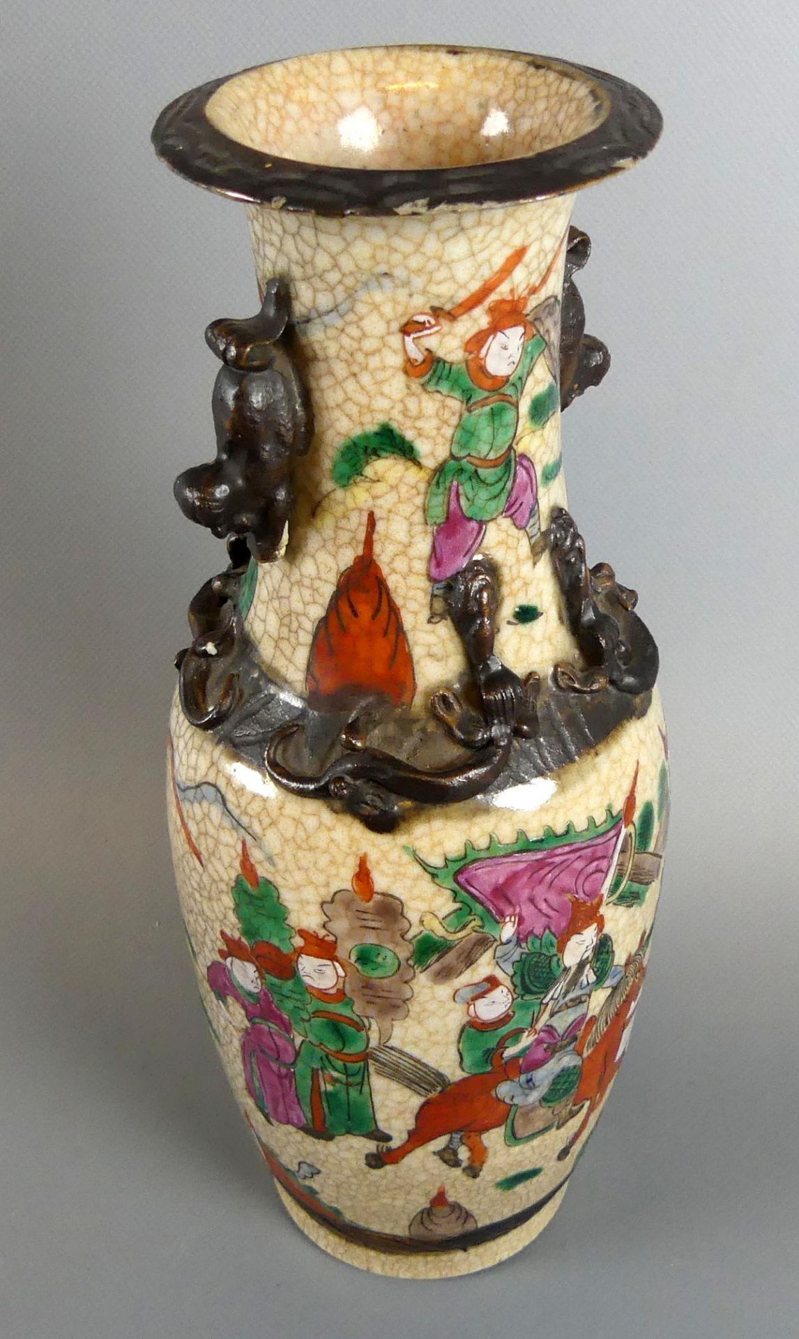 Vase, farbig bemalt, asiatische Szenen, - Image 2 of 4