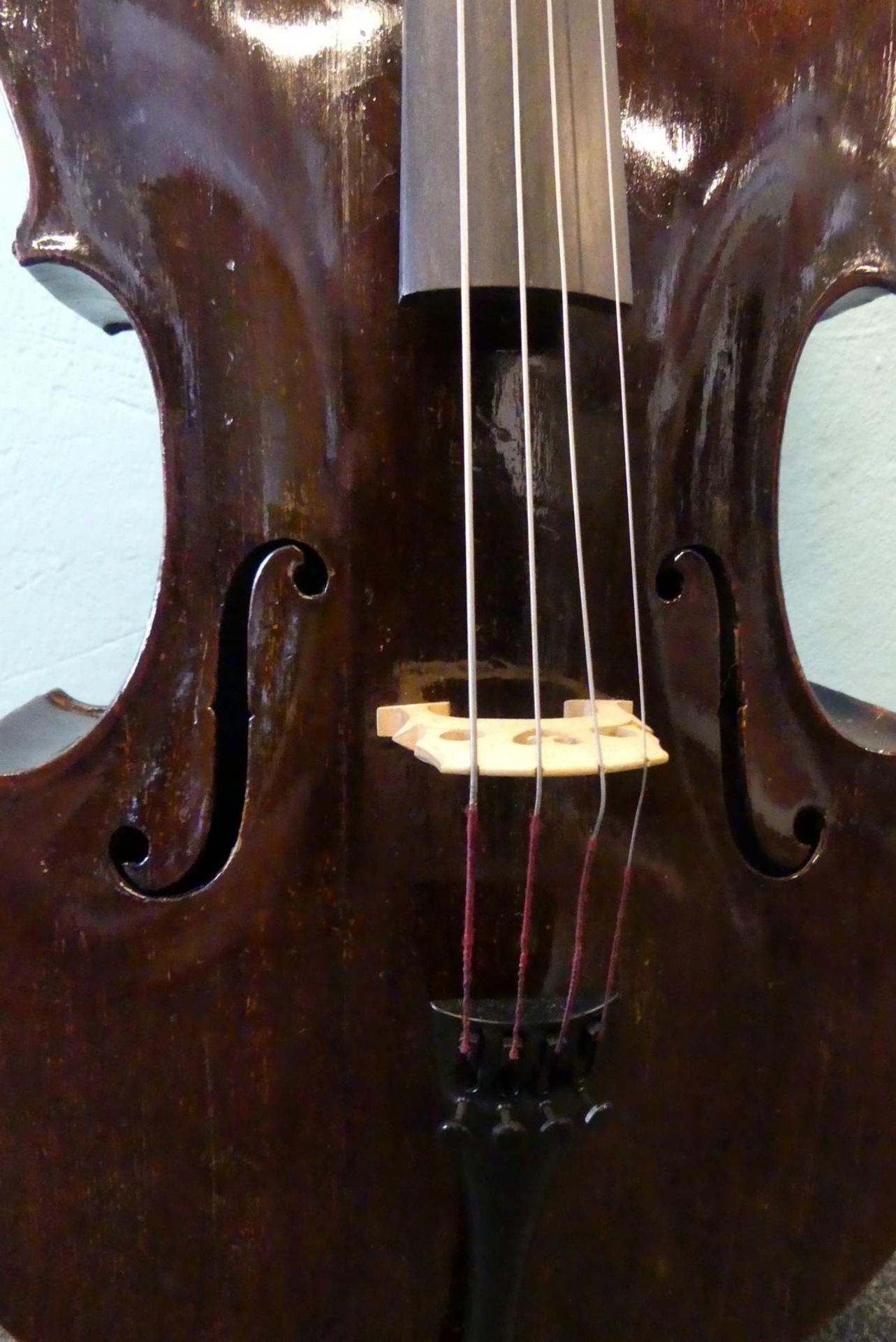 Kinder-Cello, mit Zettelinschrift, Oberfläche restauriert, H. ca. 113 cm, - Bild 2 aus 5
