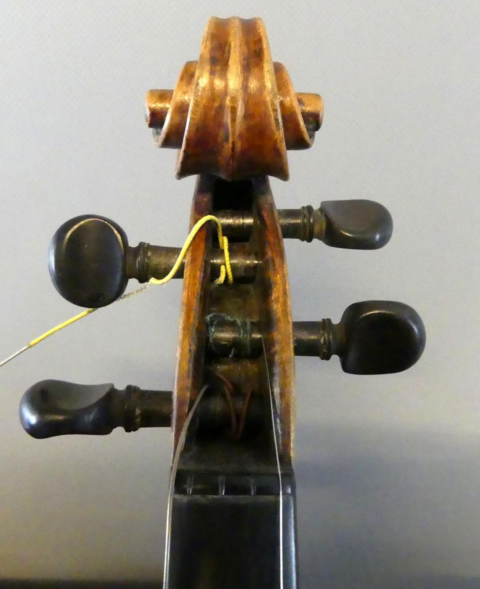 Paar Geigen im Kasten, mit Zettelinschriften; Laurentius Storioni, - Bild 4 aus 7