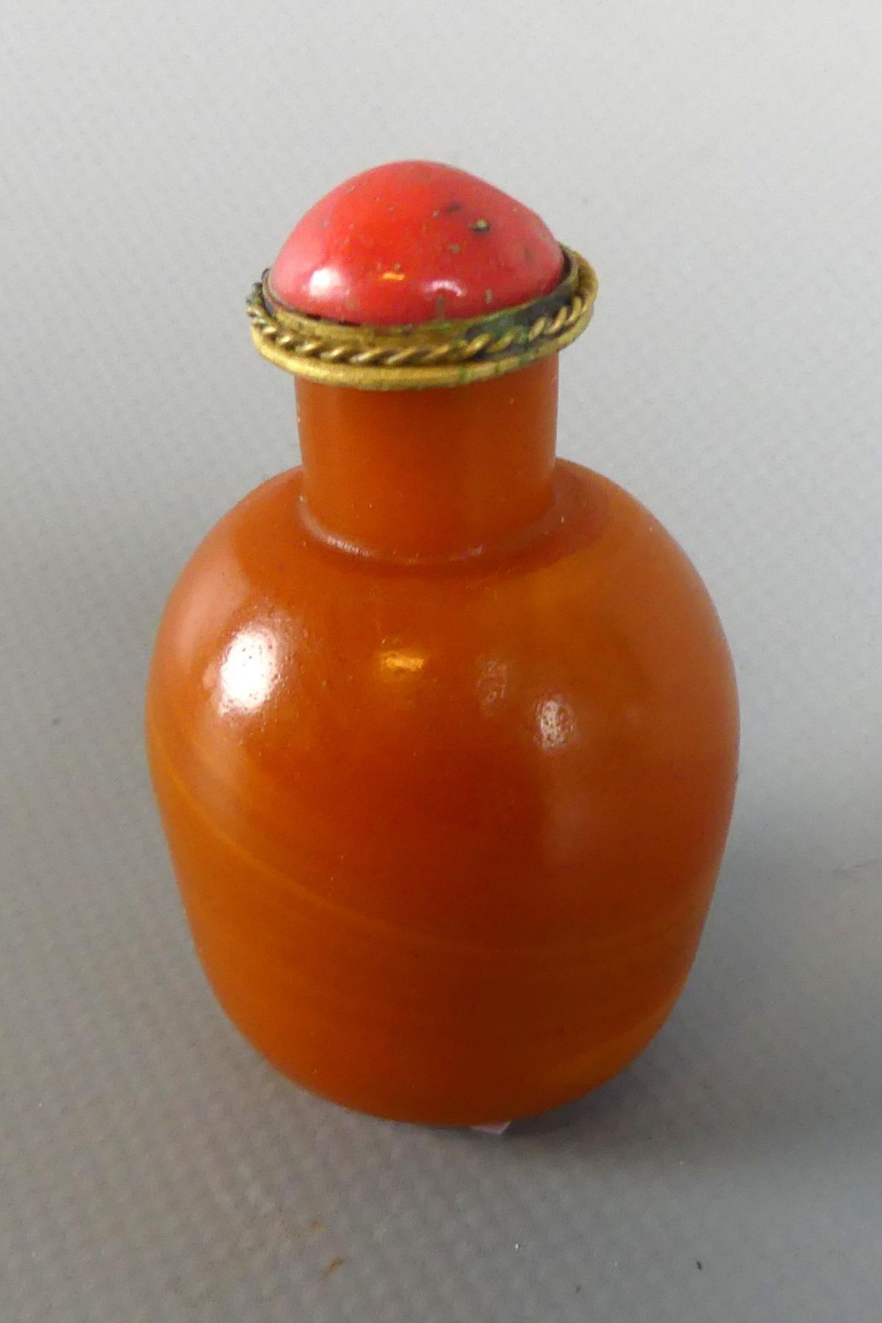 Snuffbottle, wohl Stein, beige-farbig, Höhe ca. 6 cm, China