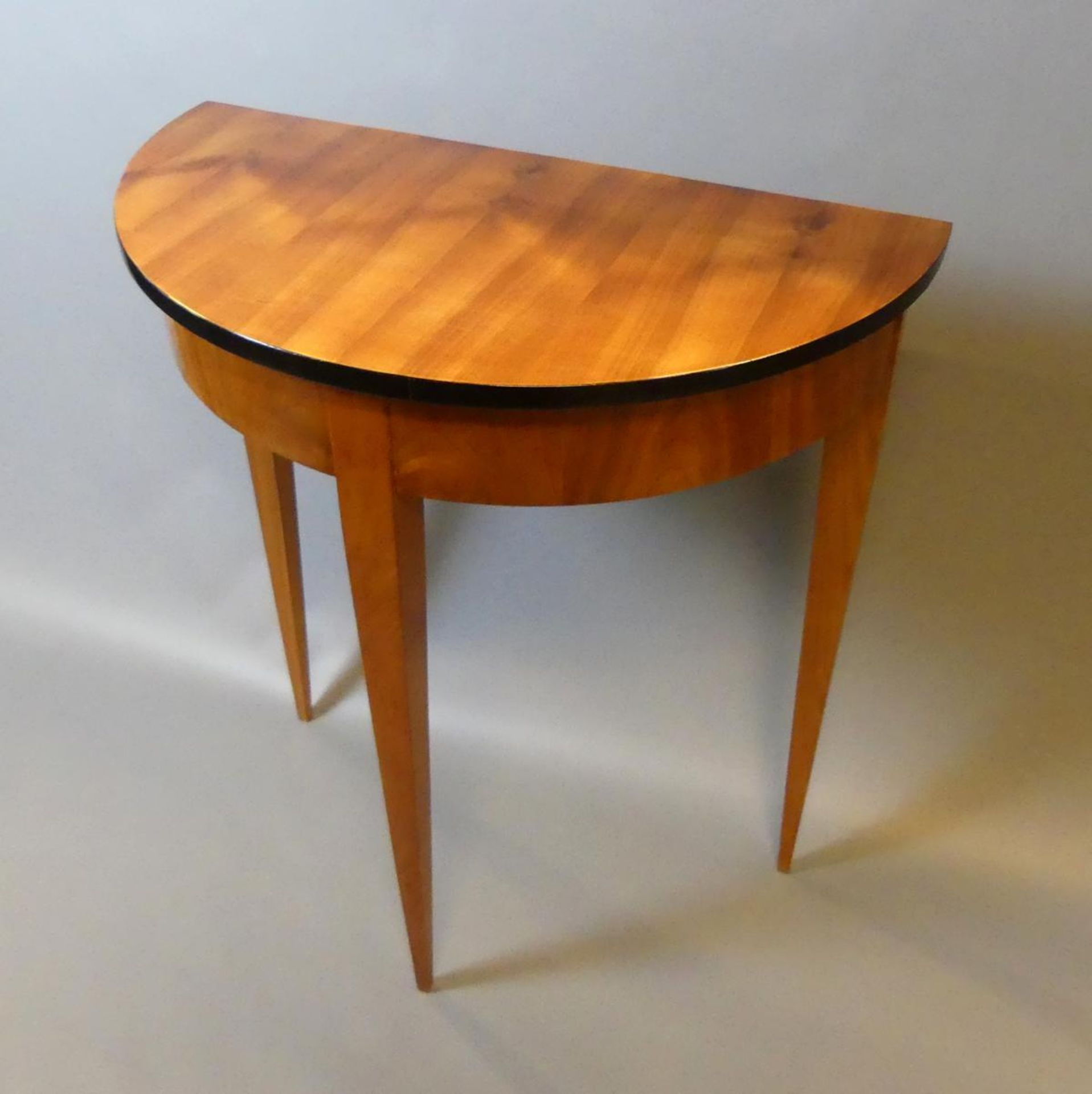 Tisch, halbrund, Kirschbaum, schwarze Einfassung, - Image 2 of 2