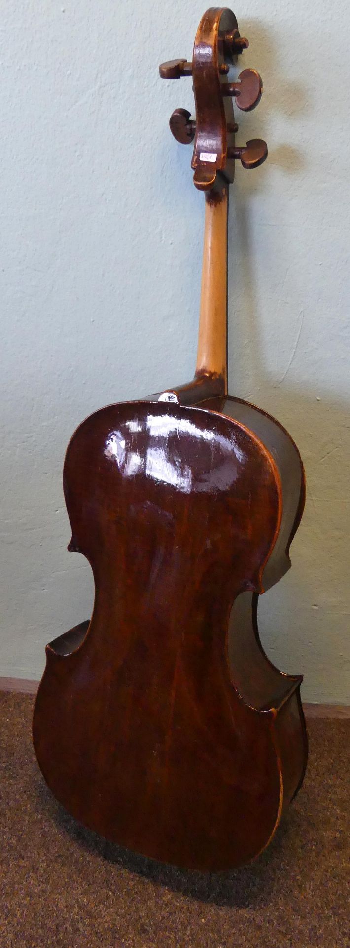 Kinder-Cello, mit Zettelinschrift, Oberfläche restauriert, H. ca. 113 cm, - Bild 4 aus 5